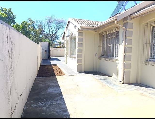 3 BEDROOM HOUSE FOR SALE IN BRACKENDOWNS